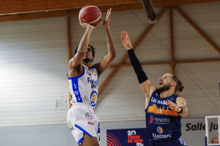 Fougères et Rennes, bourreaux des leaders