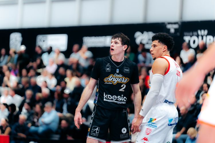 Levallois toujours intouchable, Tours et Les Sables en embuscade